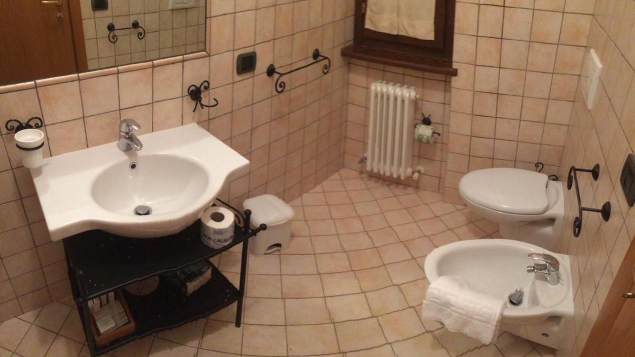 Bed and Breakfast Il Castagno Montemonaco Exterior foto